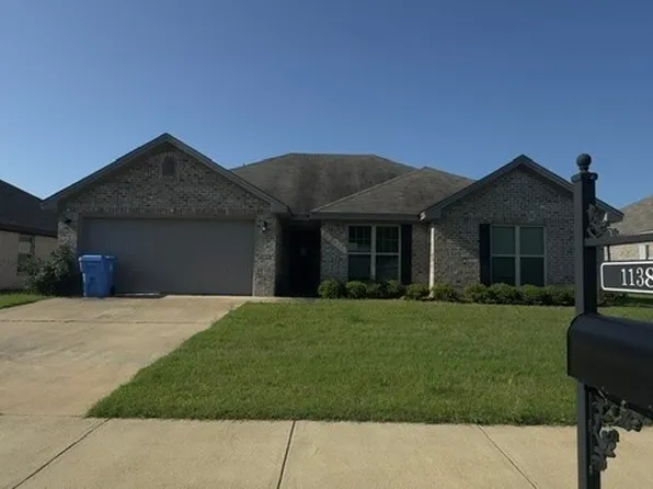 1138 Honeysuckle Dr, Prattville, AL 36067
