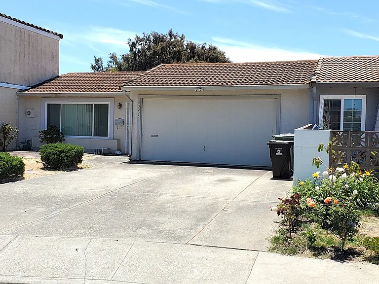 33225 Lake Champlain Ct — Photo 4