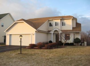 6438 Sunray Crest Dr, Victor, NY 14564