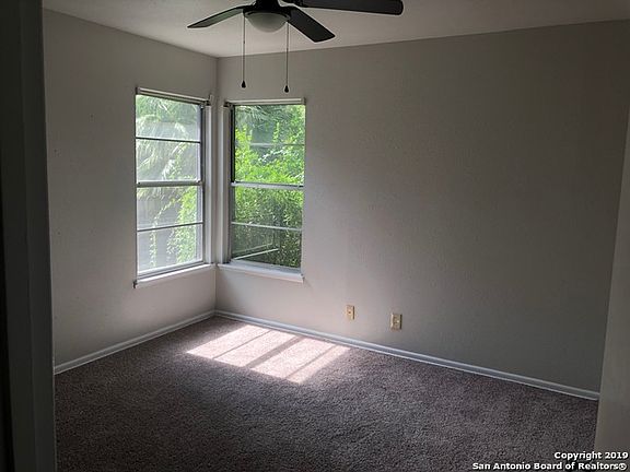 5th image of 1700 W Hildebrand Ave