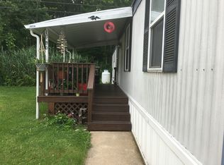 31 Woodland Dr, Waterford, CT 06385