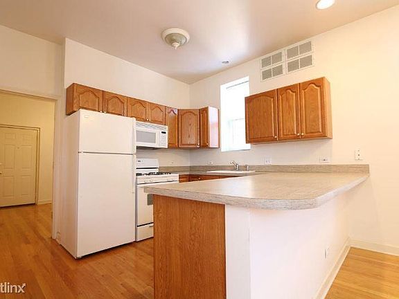 5th image of 1327 W Fillmore St APT 2R