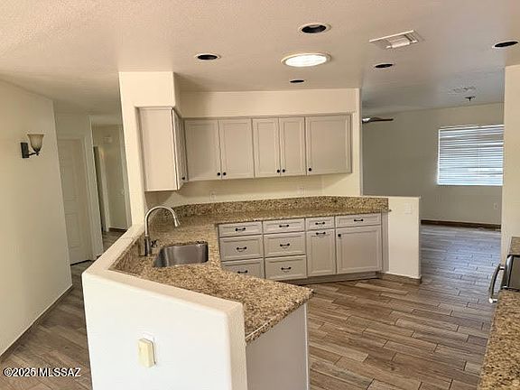 3rd image of 788 W Fountain Creek Dr