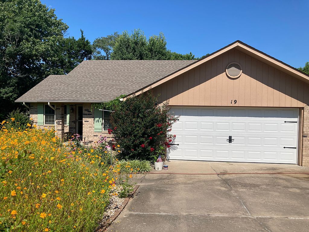 19 Hebrides Dr - Property Image