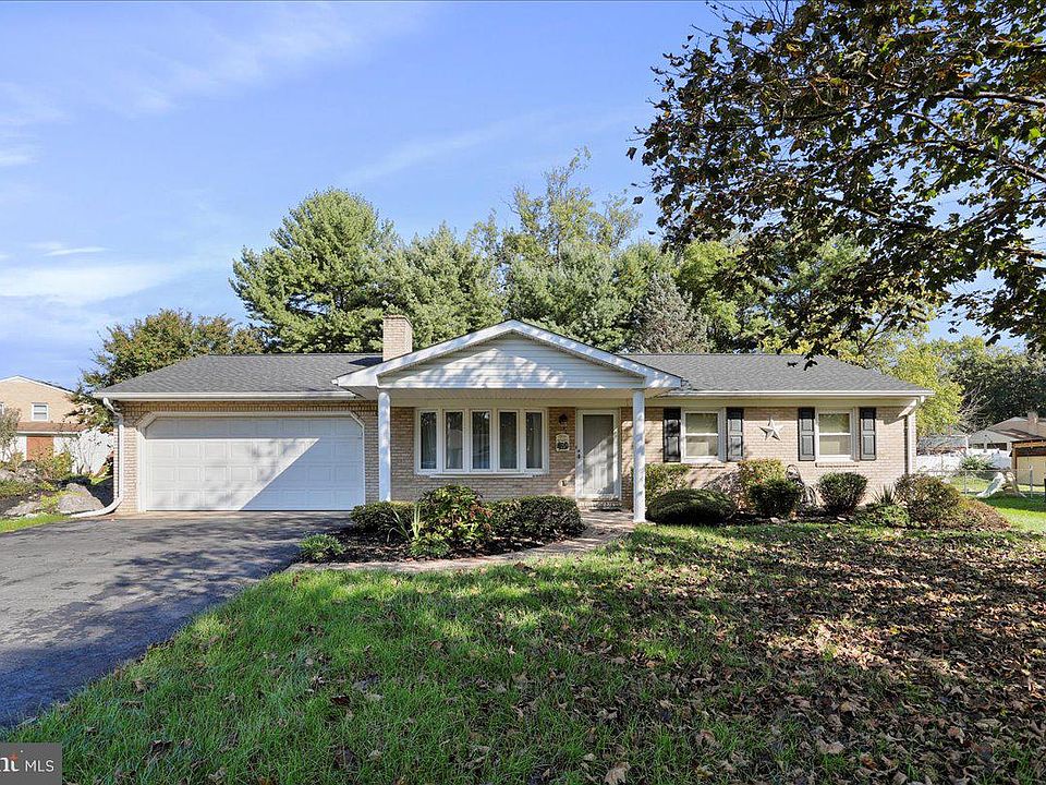 1st image of 10704 Oak Forest Dr