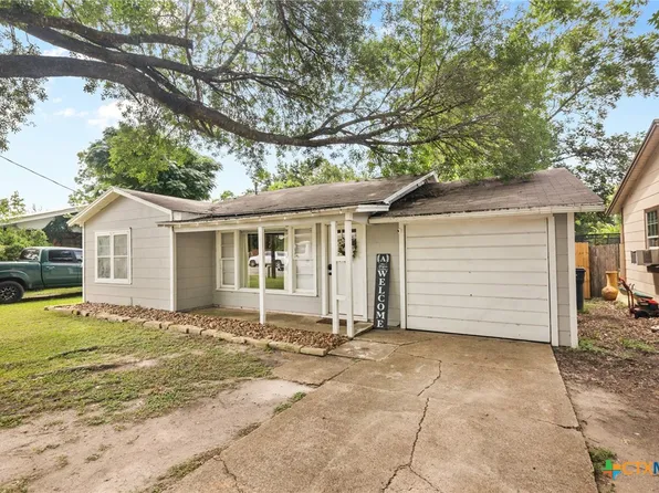 509 W Bois Darc St, Edna, TX 77957
