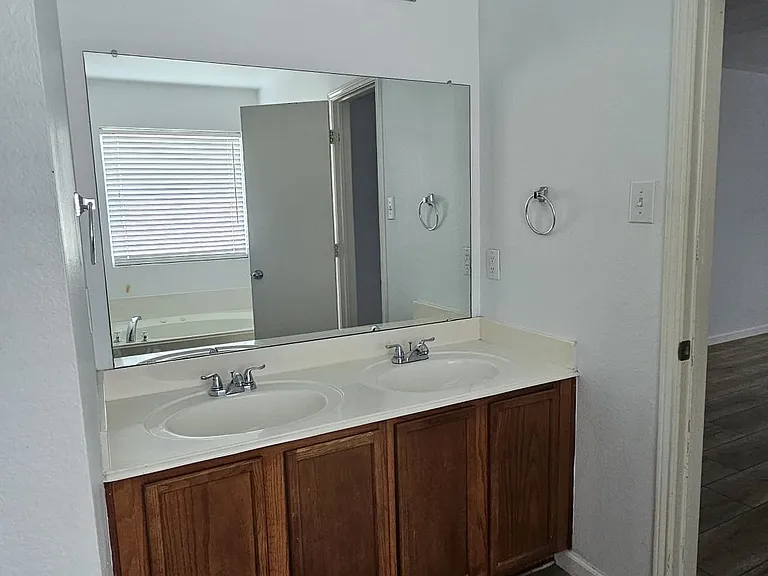 9608 George Washington Dr — Photo 11