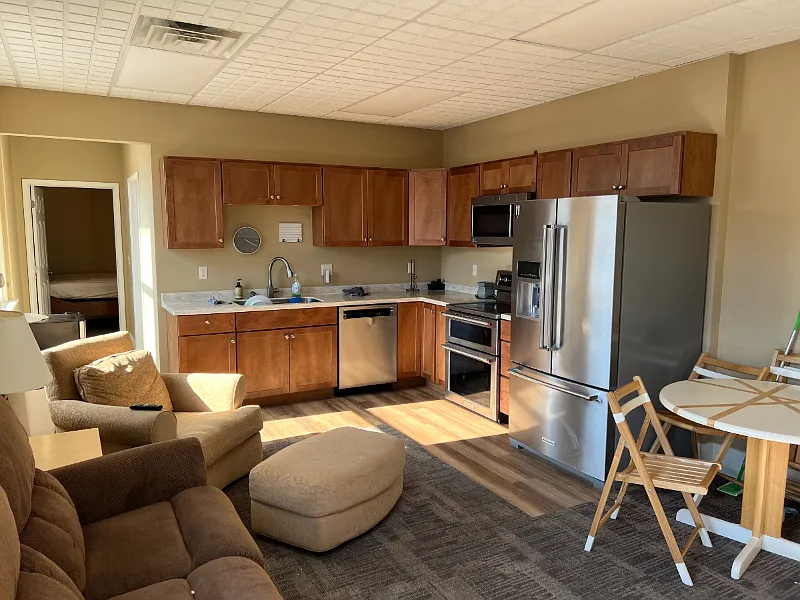 Updated 2 Bed, 1 Bath Unit in Mason City, IA - Available Today - $1,300/mo (Utilities Included) — Photo 1