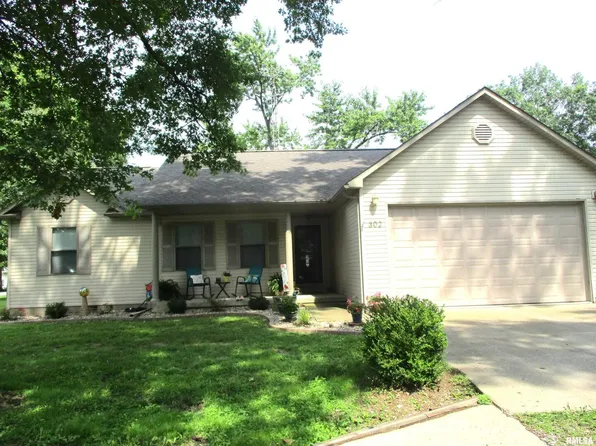 302 Elizabeth St, Benton, IL 62812
