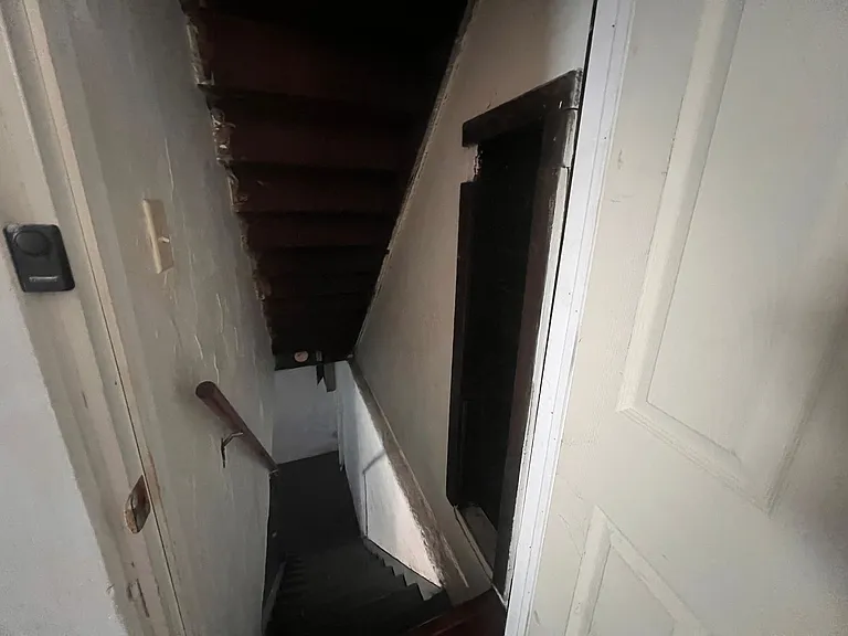 925 Leeds Ave — Photo 13
