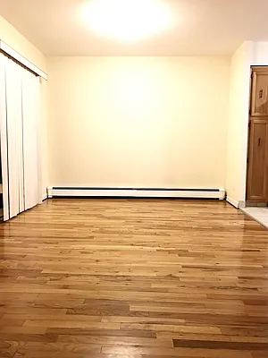 Rented by Zikos Realty Services | media 25