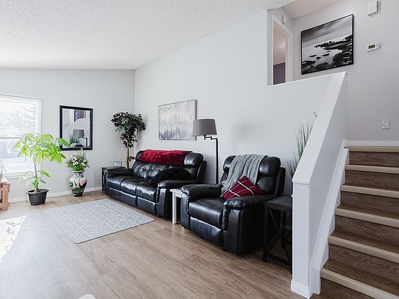 2nd image of 6 Kiniski Cres NW
