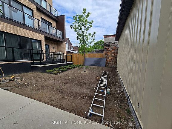 3rd image of 1103 Dufferin St #1