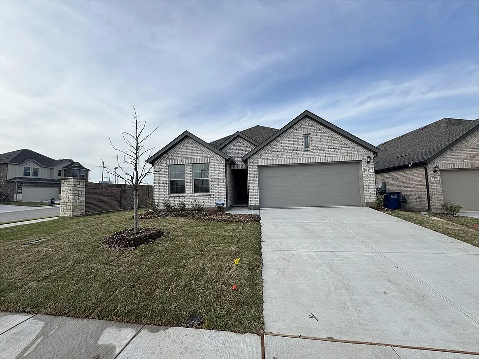 442 Kingsbury Ave