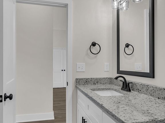 4th image of 3017 Joseph Dr SE