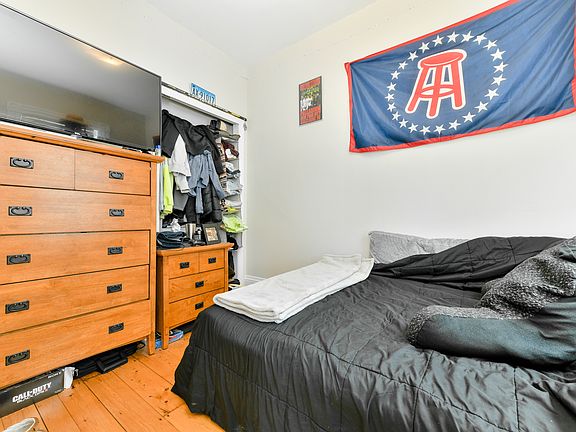 4th image of 748 E 3rd St #2