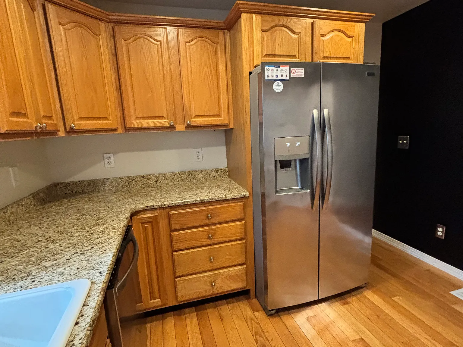 3 bed, 1020 sqft, $2,100 — Photo 2