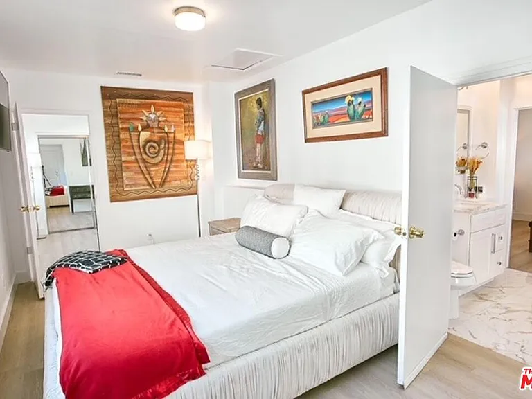 1040 N Crescent Heights Blvd — Photo 16