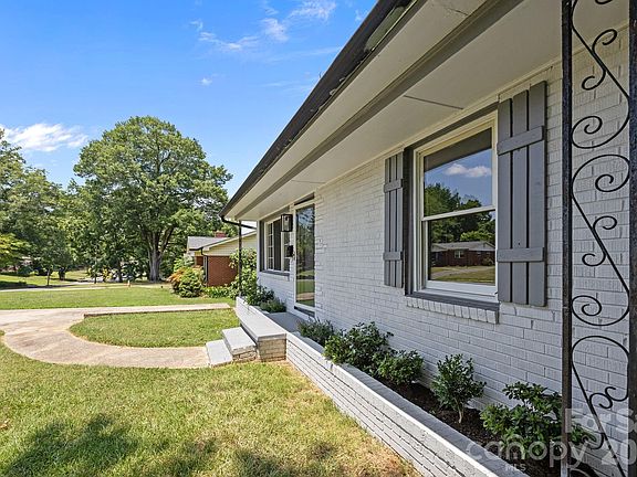 4th image of 3422 Dublin Rd