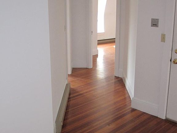 3rd image of 6 Franklin Sq APT 10
