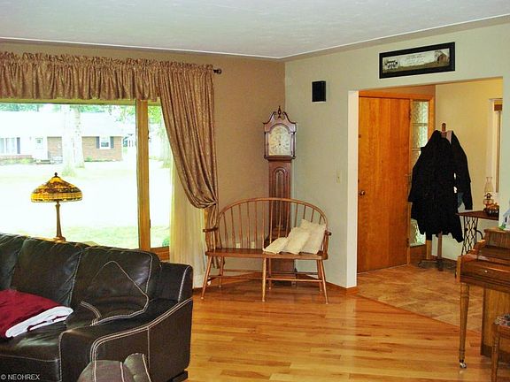 4th image of 749 Shadylawn Ave