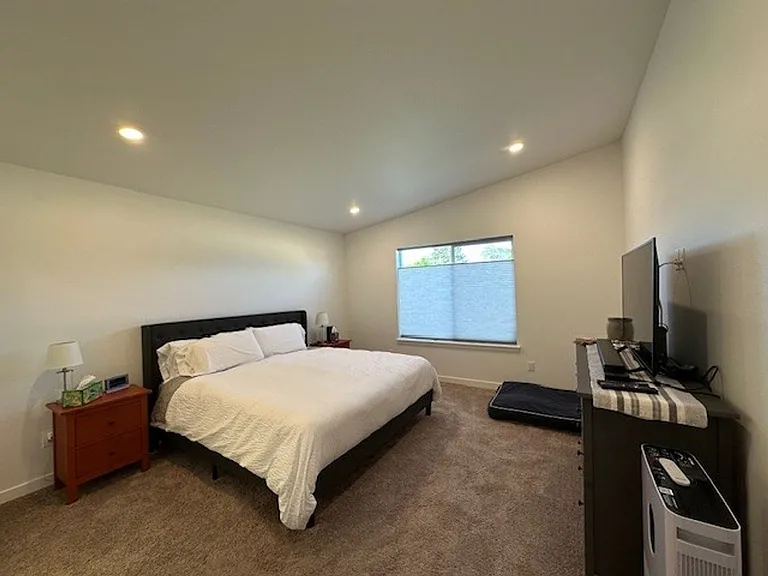 710 NE Rickenbacker Rd — Photo 9