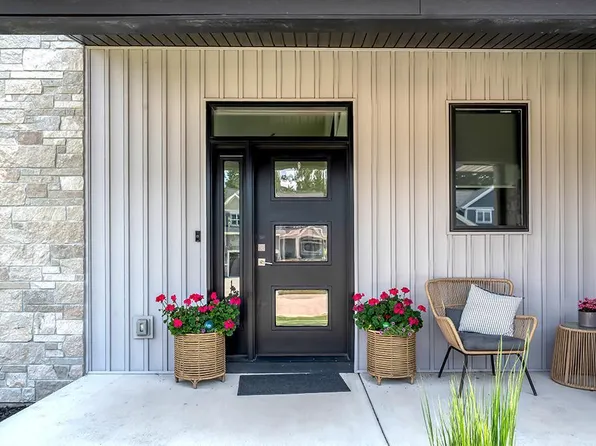 366 Kassander Way, Oregon, WI 53575