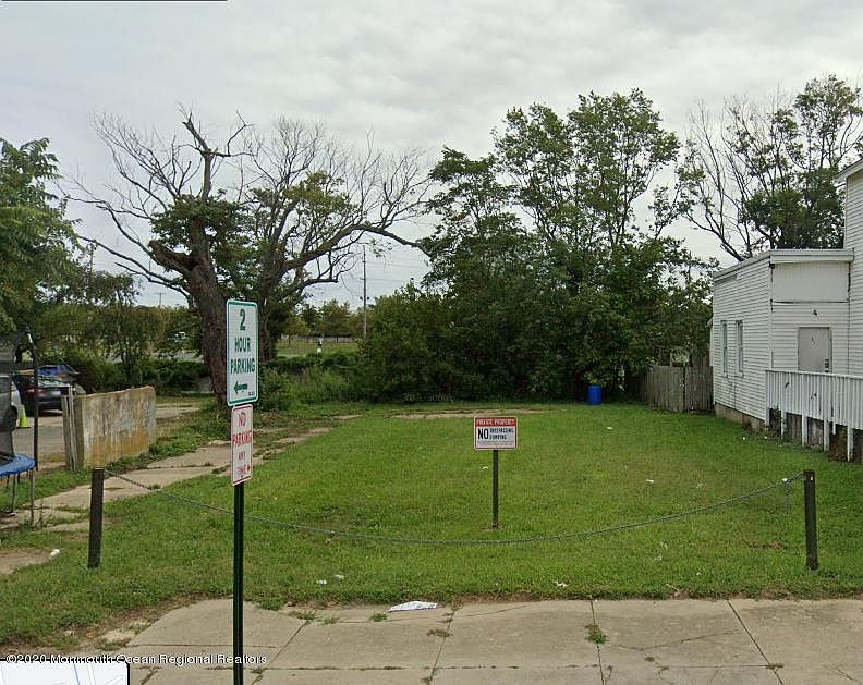 2nd image of 33 2nd Ave