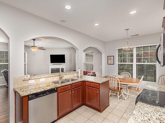 5th image of 4860 Samuel Pinckney Dr