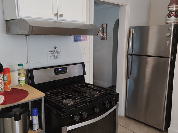 5th image of 7016 Thatcher St