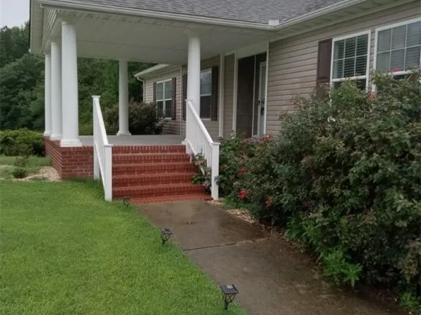 983 Sugar Hill Rd, Kenbridge, VA 23944