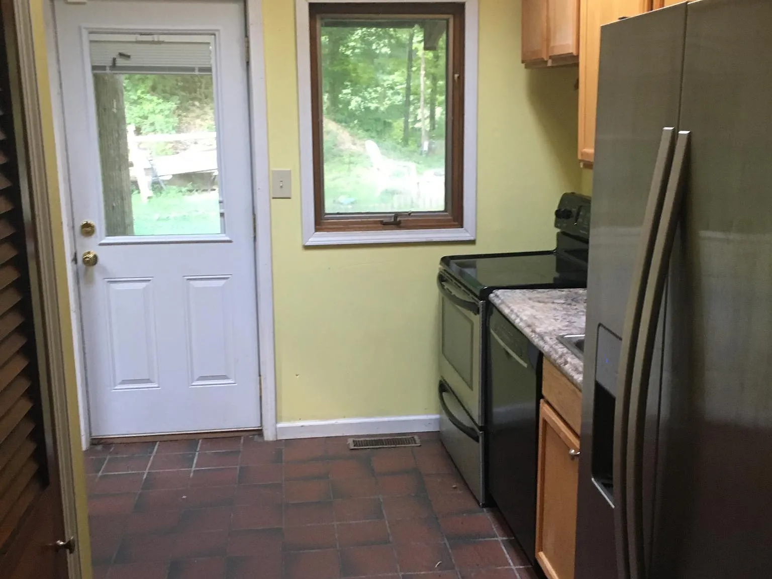 3 bed, 1.5 bath, 1700 sqft, $1,250 — Photo 3
