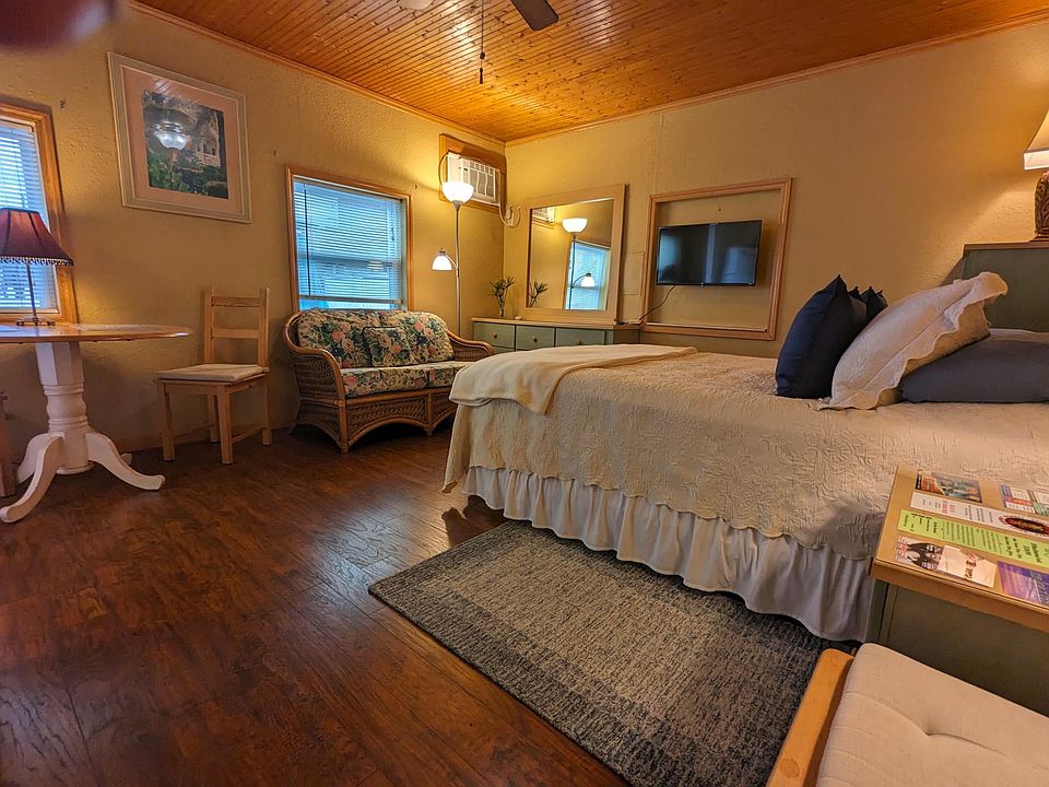 Linens and towels included