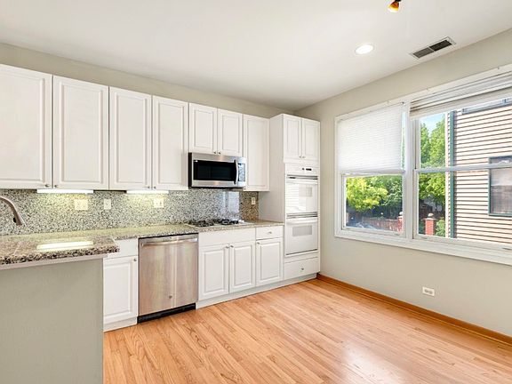 2nd image of 1812 S Dearborn St #U12