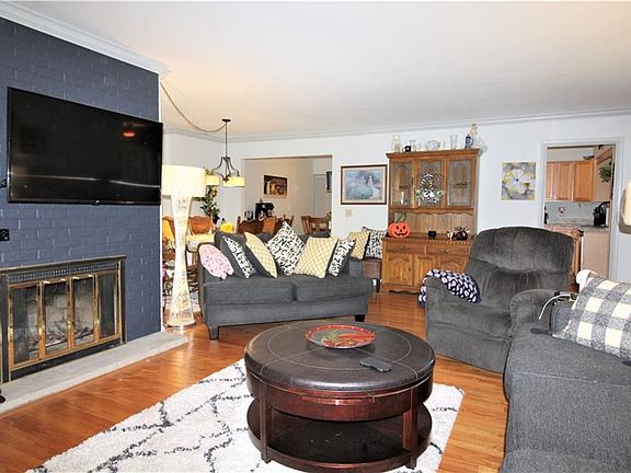 2nd image of 905 Kimry Moor