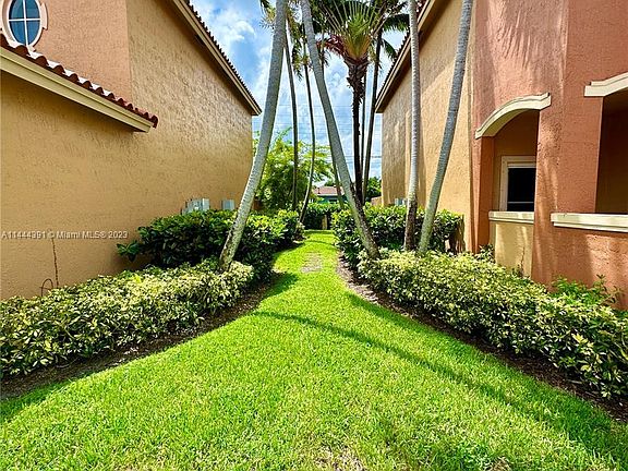 5th image of 4951 Leeward Ln #3107