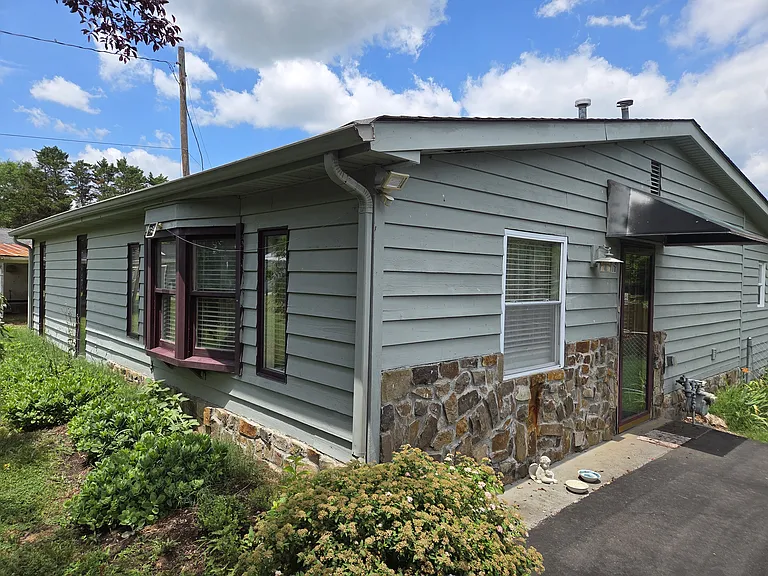 1399 Broad St — Photo 1
