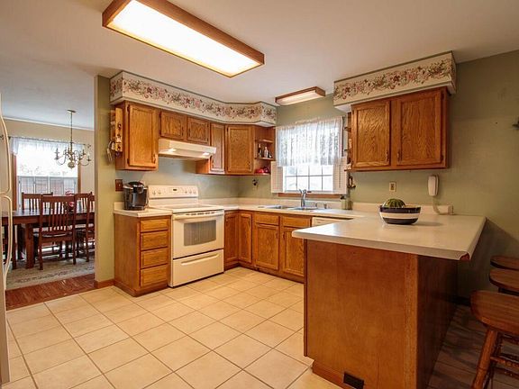 5th image of 765 Towne Krier Ct