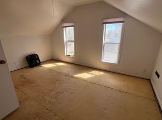 415 NW 1st St #2, Madison, SD 57042