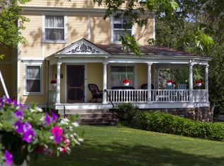 38 Spruce St, Manchester Center, VT 05255