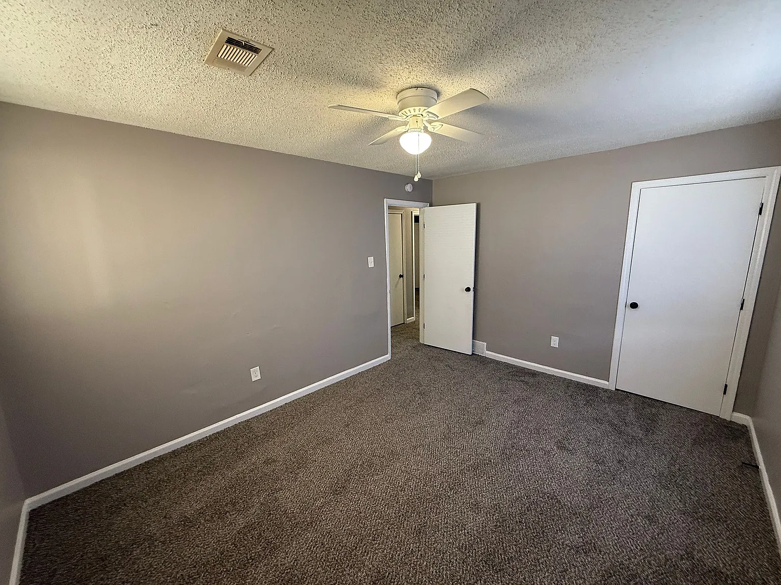 2120 Bennett Ave — Photo 3