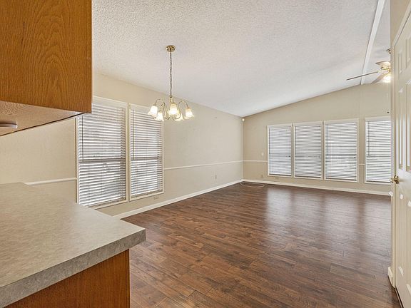 4th image of 3027 S Avocado Street
