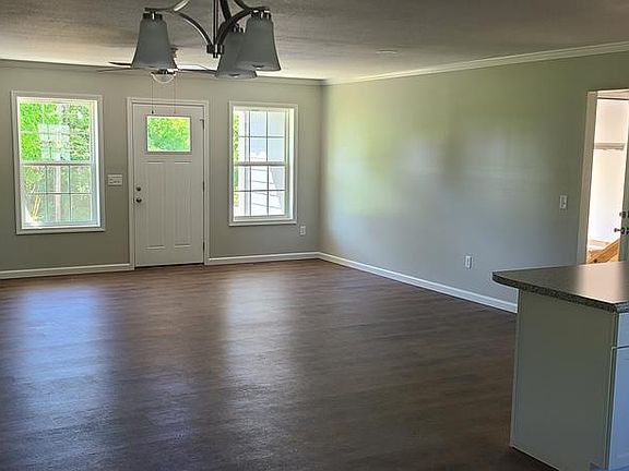 3rd image of 1215 Springdale Dr