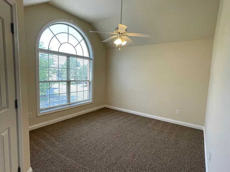 328 Broadleaf Ln — Photo 11