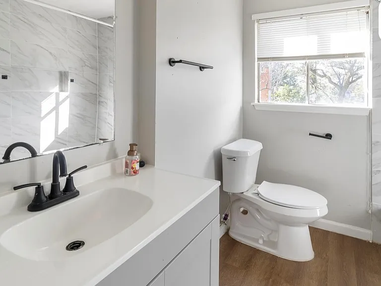 1014 E 23rd St #3 — Photo 8