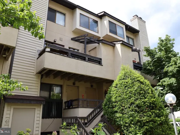 9709 Hellingly Pl #56, Gaithersburg, MD 20886