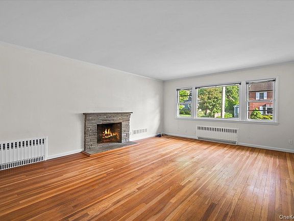 3rd image of 412 Hinman Place