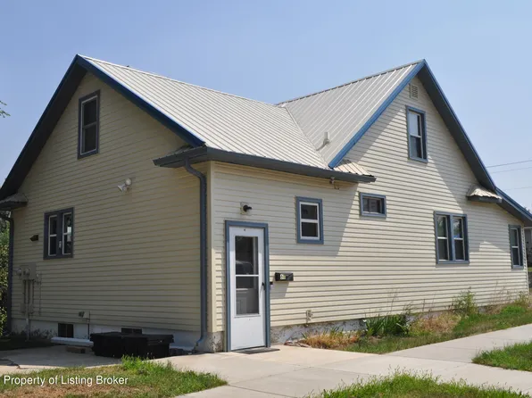 611 2nd St W, Lemmon, SD 57638