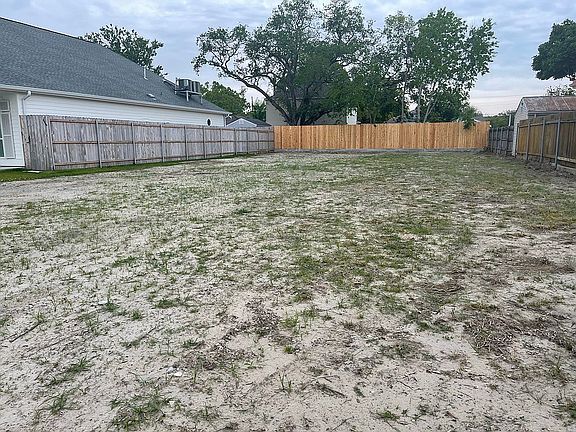 2nd image of 3413 Roman St