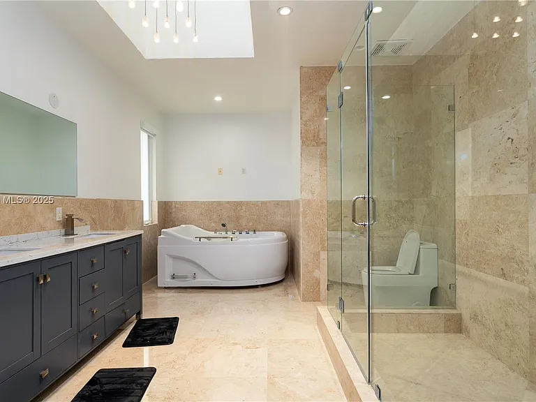 112 NW 14th Way — Photo 16